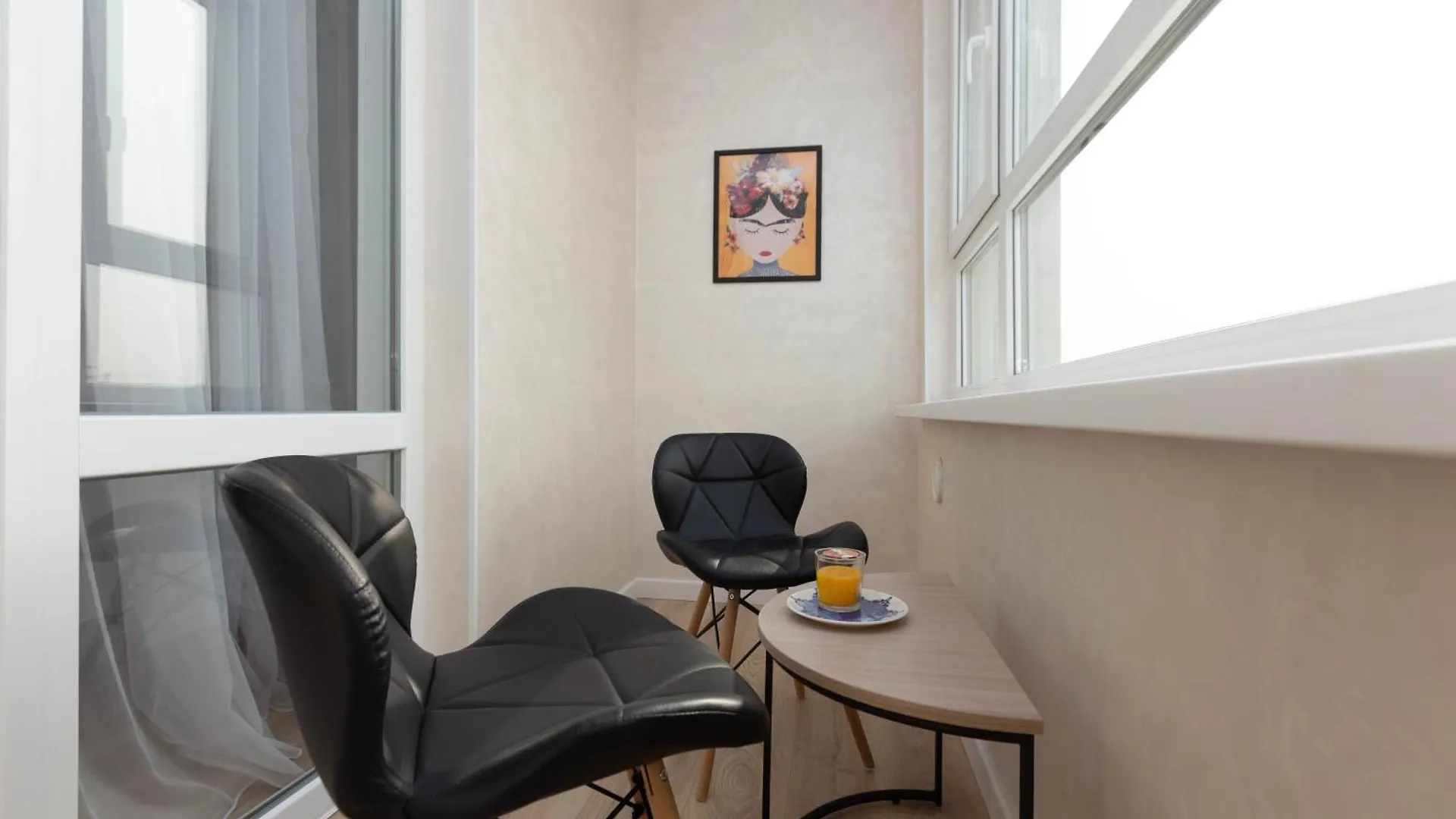 2 Room Apartment With Mountain View, Near Metro And Shopping Mall 알마티