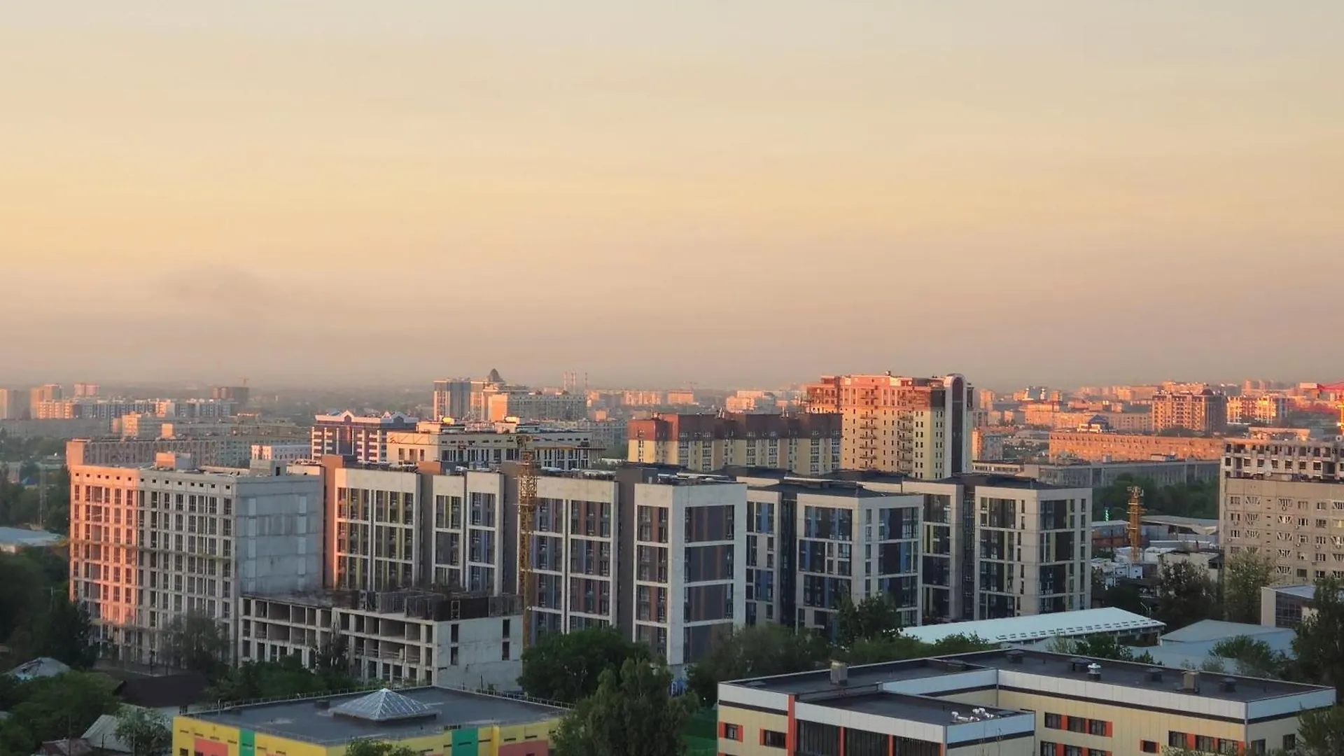 2 Room Apartment With Mountain View, Near Metro And Shopping Mall 알마티 카자흐스탄