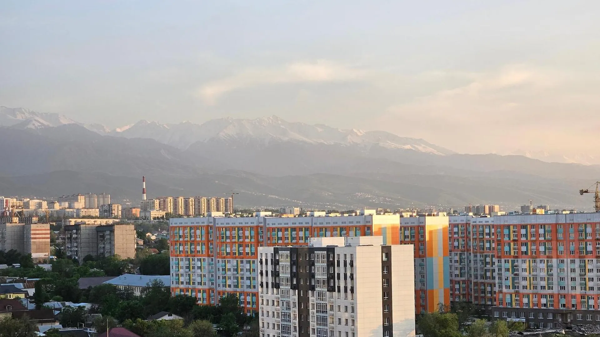 2 Room Apartment With Mountain View, Near Metro And Shopping Mall 알마티 0*,  카자흐스탄